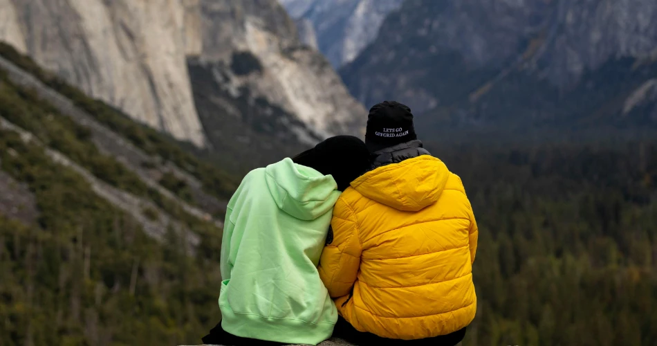 Best Romantic Getaways in Lee Vining: Scenic Drives, Sunset Spots & Cozy Stays