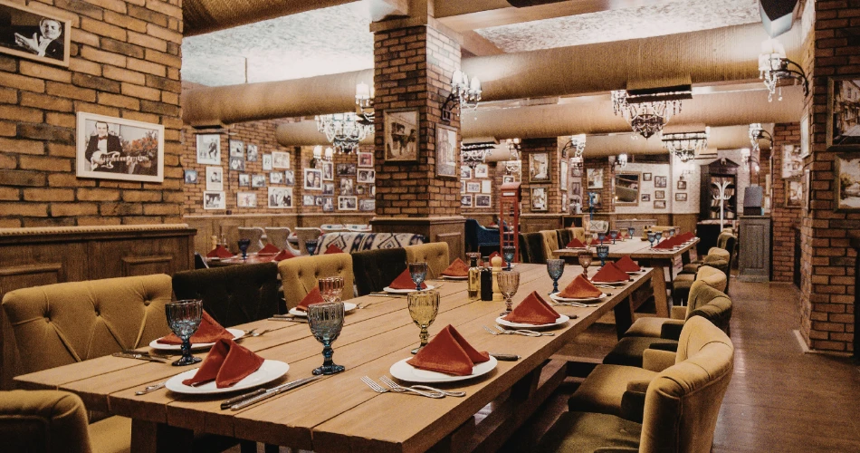 Top Dining Experiences in Lee Vining for Travelers & Food Lovers